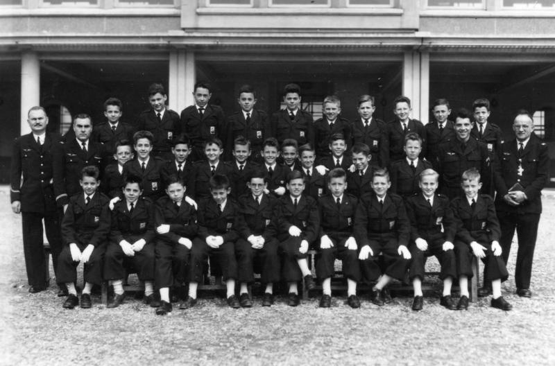 La classe de sixième A1 en 1955 à l’École des Pupilles de l’Air de Grenoble - Les Pipins