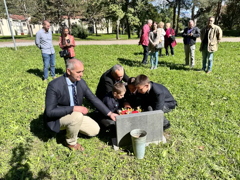 Hommage aux deux élèves, Maïlys et Florent, et à leur instructrice Florence