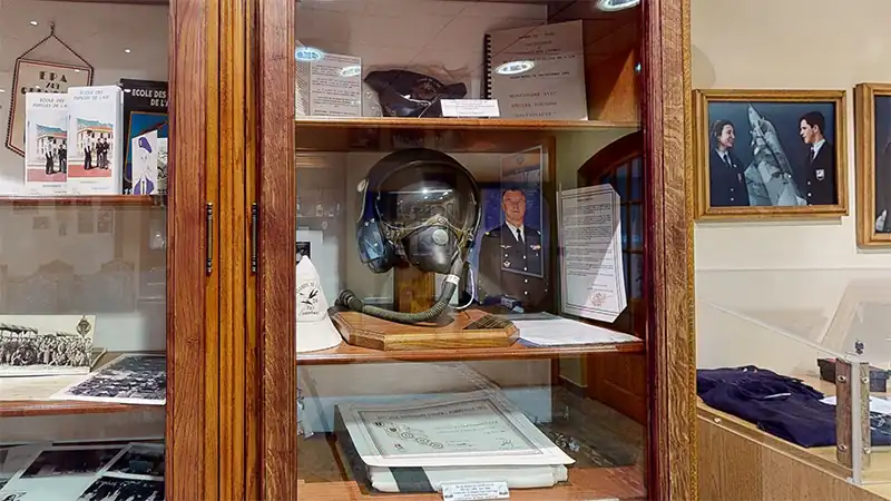Casque du Général Jean-Pierre JOB au musée de l'EPAE Casque du Général Jean-Pierre JOB au musée de l'EPAE