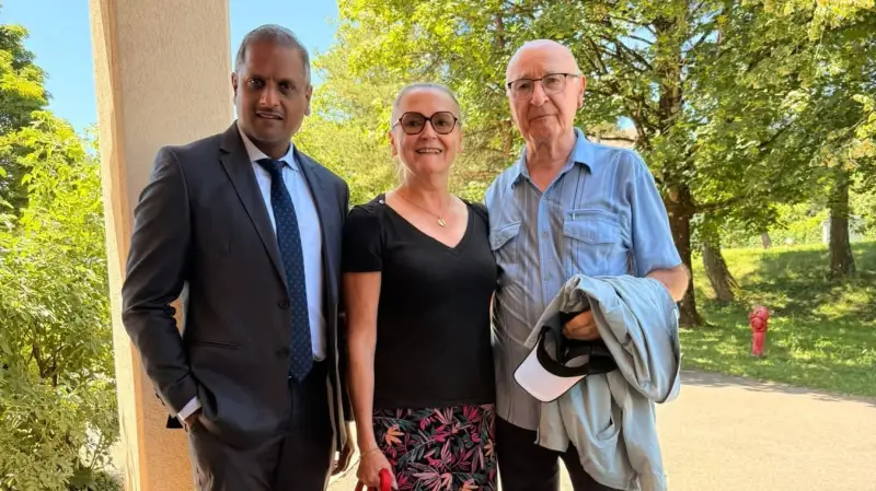 Quand les anciens retrouvent leur professeur
