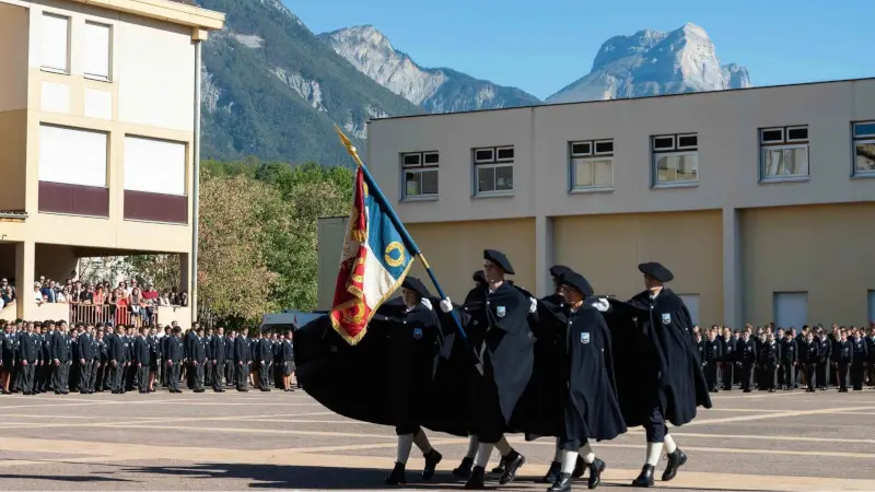 Le drapeau et sa garde